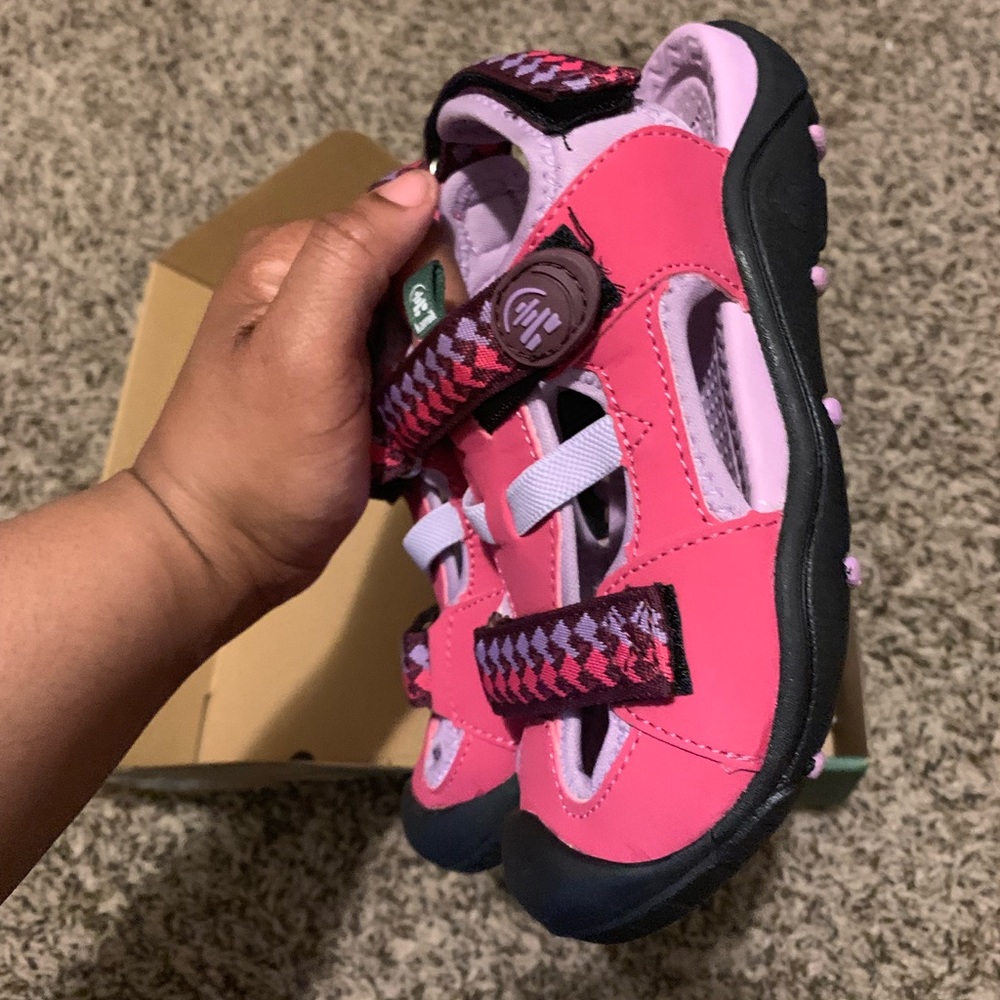 🚫🚫🚫NEW kamik sandals